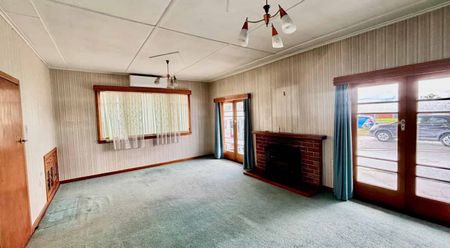 Retro Original Condition - 3 Bedroom - Photo 3