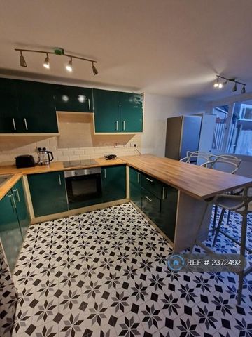 1 bedroom in a house share to rent - Photo 5