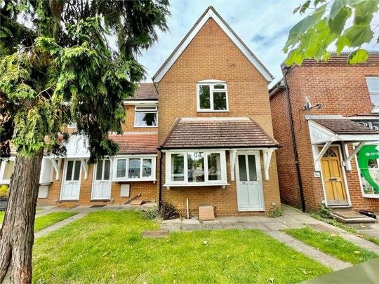 Windsor Road, Wraysbury, TW19 - Photo 1