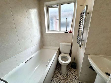 Willow Tree Lane, Hayes, UB4 - Photo 5