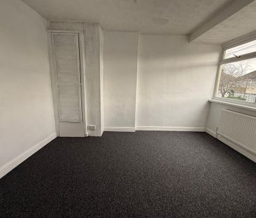 2 bedroom semi-detached house to rent - Photo 5