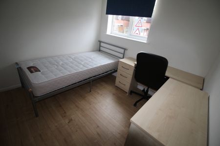 4 Bed Student Accommodation - Photo 4