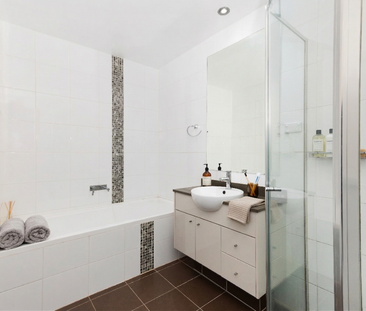 Your 1 bedroom+ Study, Sun-Drenched North-Facing Sanctuary - Photo 3