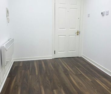 1 Bed Flat - Photo 4