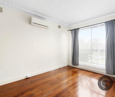 Large, Modern And Spacious Home With Exceptional Space - Photo 4