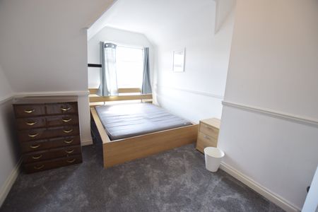 2 bed flat to rent in Dalkeith Steps, Bournemouth, BH1 - Photo 4