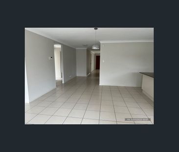 MODERN FAMILY HOME | 4 Bedrooms - Photo 1