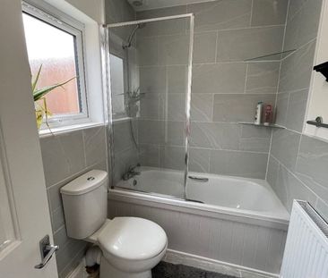 Room in a Shared House, St Peters St, CR2 - Photo 3