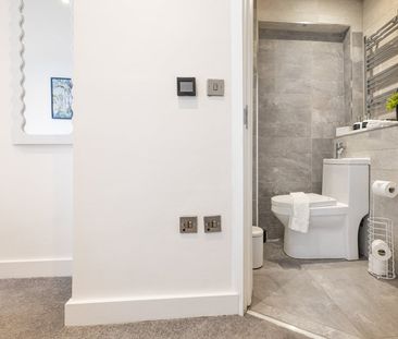 2 Bed Flat, Western Road, BN1 - Photo 6