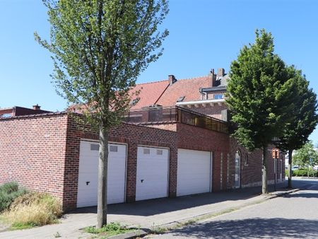 Centraal gelegen duplexappartement op 1e en 2eV met 3 SLK, dakterras & mogelijk garage - Photo 4