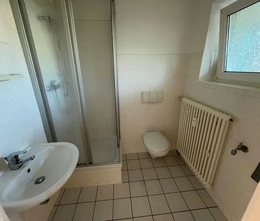 Helle Erdgeschosswohnung mit Dusche, Küche & Garderobenplatz - Photo 3