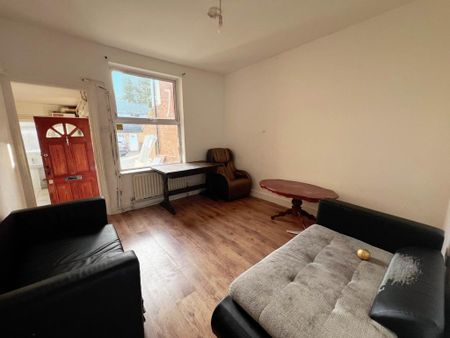 2 bedroom maisonette to rent - Photo 5