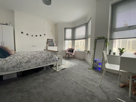 Mackintosh Place, Roath - Photo 2