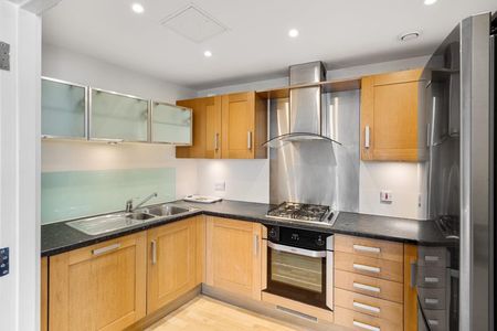 2 Bed Flat - Photo 2