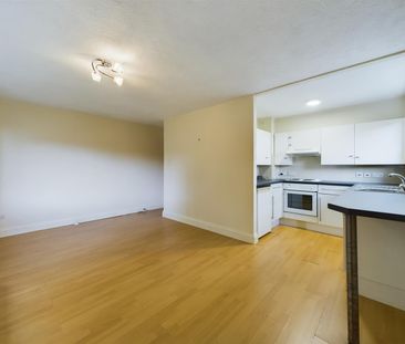 Balcombe Road, Pound Hill - Photo 4