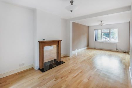 4 bedroom terraced house to rent - Photo 3