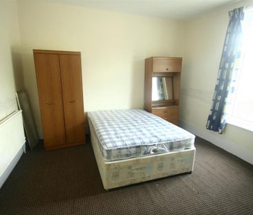 3 bedroom flat to rent - Photo 6
