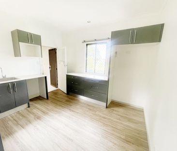 3 Bedrooms House with Walking distance to x2 Major Shopping Center - Photo 4