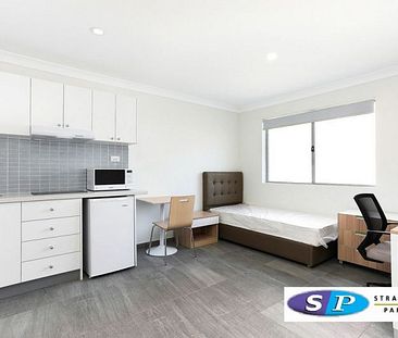 Modern self-contained studio, Fully furnished - Photo 1