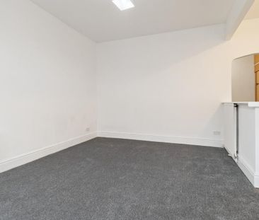 2 bedroom ground floor maisonette to rent - Photo 6