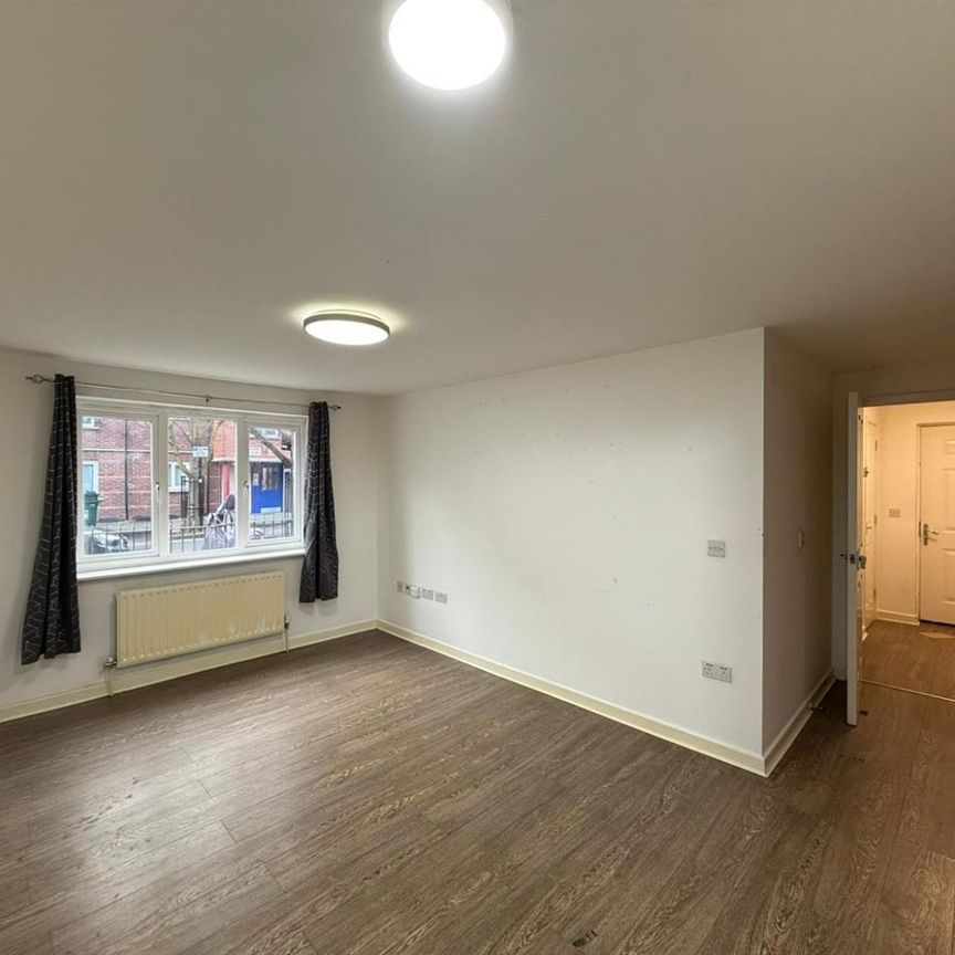 2 Bedroom Flat To Let - Photo 1