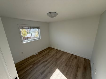 For Lease - 17 Hewitt Place, Barrie, Ontario - Photo 5