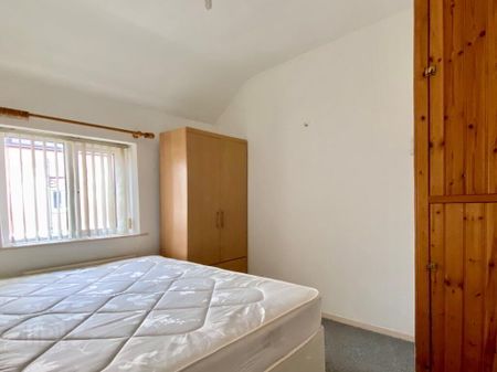 15 Lemberg Street, Belfast, BT12 6GH - Photo 3