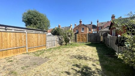 3 bedroom terraced house to rent - Photo 4