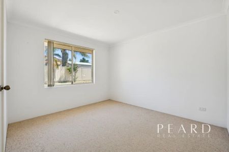 “Spacious 4x2 Family Gem in the Heart of Currambine” - Photo 2
