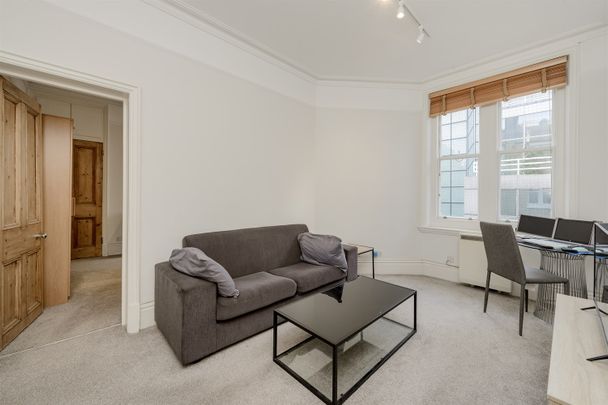 St Martin's Lane, WC2H - Photo 1