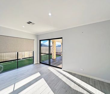 Modern and Stylish 4 Bedroom Home in Hammond Park - Photo 2