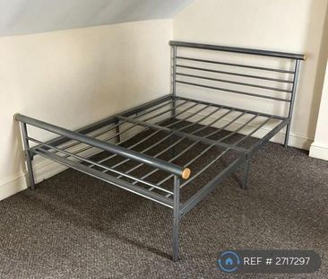 4 bedroom semi-detached house to rent - Photo 2