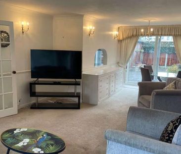 Ramsay Gardens, Romford, RM3 - Photo 1