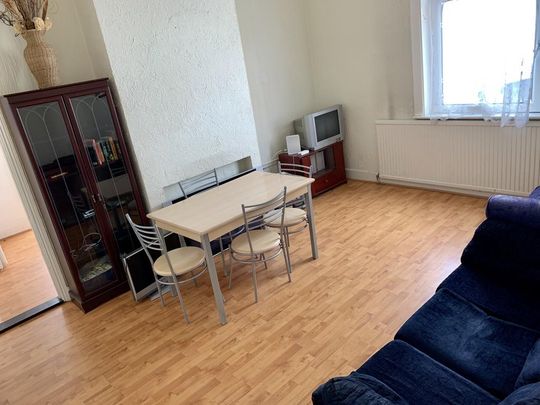 6 bedroom semi-detached house to rent - Photo 1