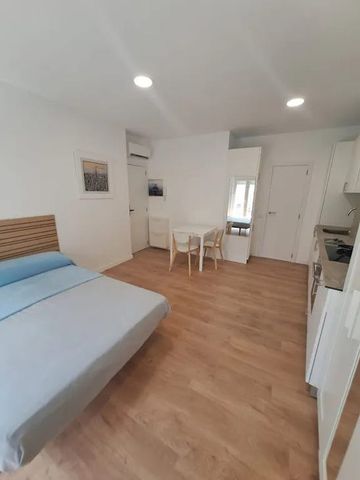 Carrer de Fontanars dels Alforins, Valencia, Valencian Community 46007 - Photo 3