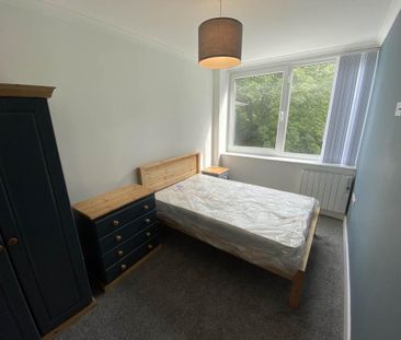 3 bedroom flat to rent - Photo 3