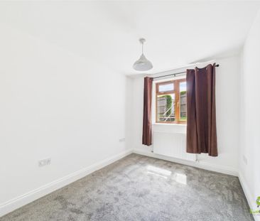 2 bedroom ground floor flat to rent - Photo 3
