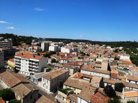 T1BIS 410€ H.C 58Bis Av Jean Jaurès Nîmes, 35m² - Photo 3