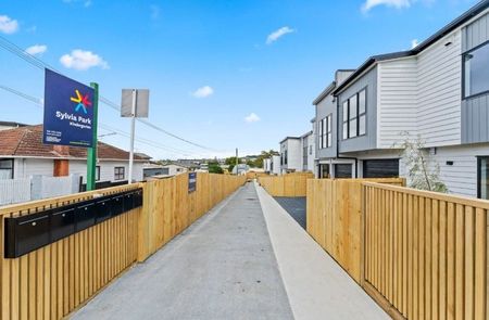 Modern 4BR Townhouse in Mt Wellington - Photo 3