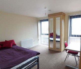 3 Bedroom Penthouse in City Centre - Photo 4