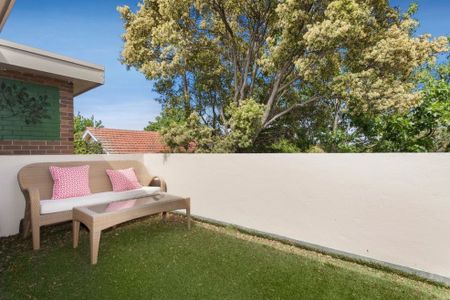 Spacious Living, Close to Hays Paddock - Photo 4