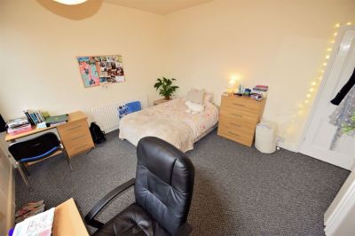 4 bedroom House in Ashville Road, Leeds - Photo 3