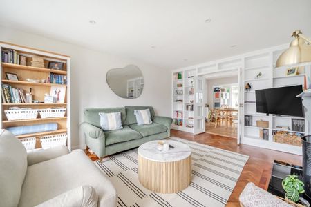 5 bedroom semi-detached house to rent - Photo 2