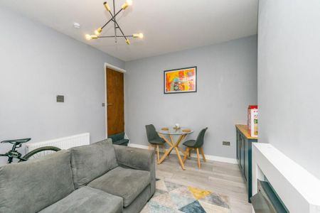 1 bedroom in a house share to rent - Photo 3