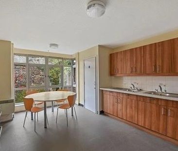 1 bedroom in a flat share to rent - Photo 5