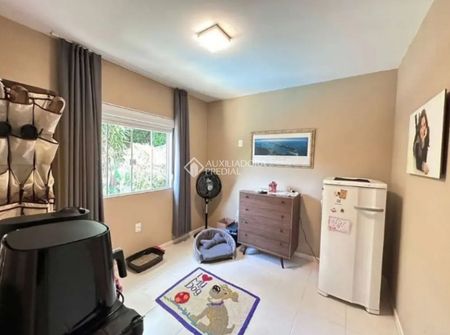 Casa com 4 quartos e 585m² para alugar em Trindade, Florianópolis. - Foto 2