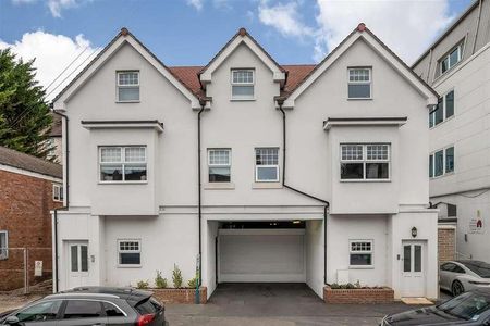 Platinum Apartments, Lower Road, Kenley, CR8 - Photo 4