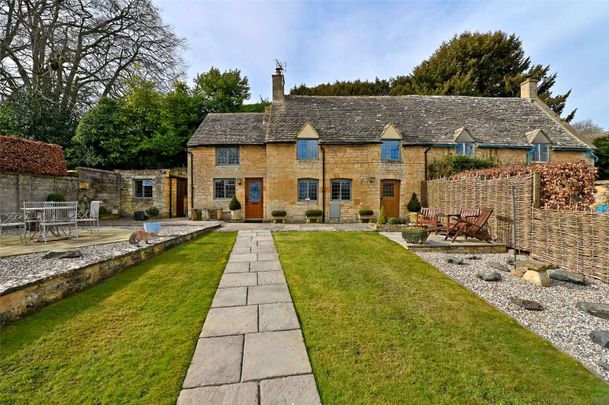 Superb Grade II listed cottage in Bourton-on-the-Hill. - Photo 1