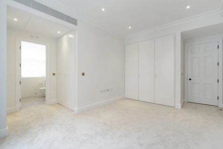 3 bedroom flat in Knightsbridge - Photo 3