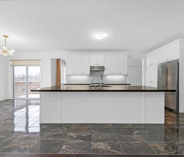 For Lease - 70 Forest Edge Crescent, East Gwillimbury, Ontario - Photo 2